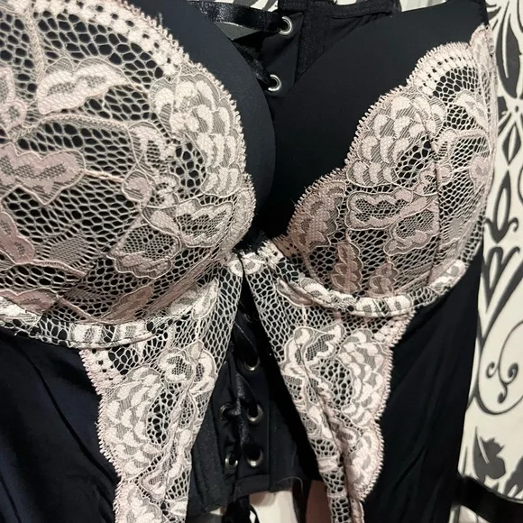 La SENZA Black and Cream Lace Bustier - Picture 2 of 4